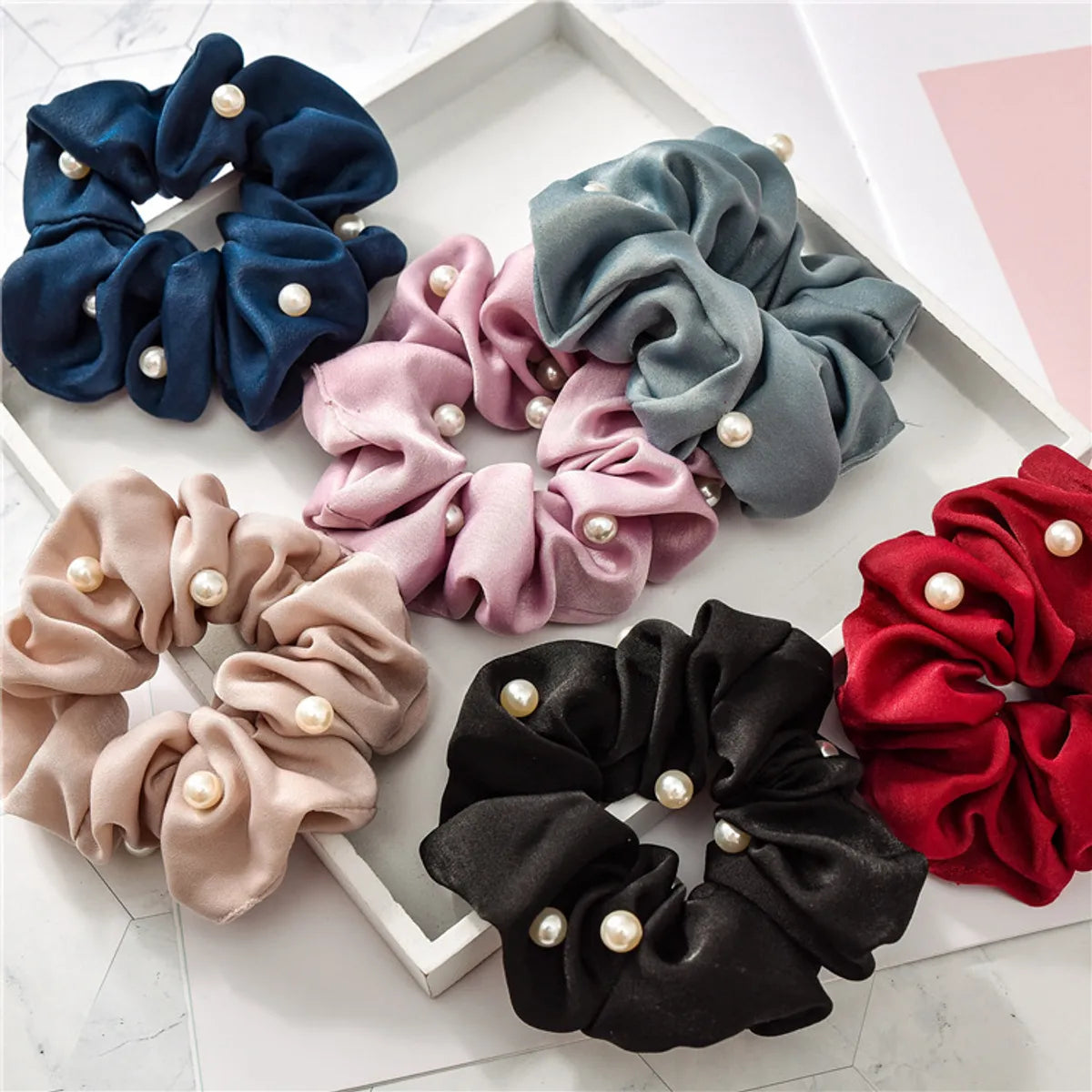 Women'S Simple Style Solid Color Cloth Pearl Hair Tie