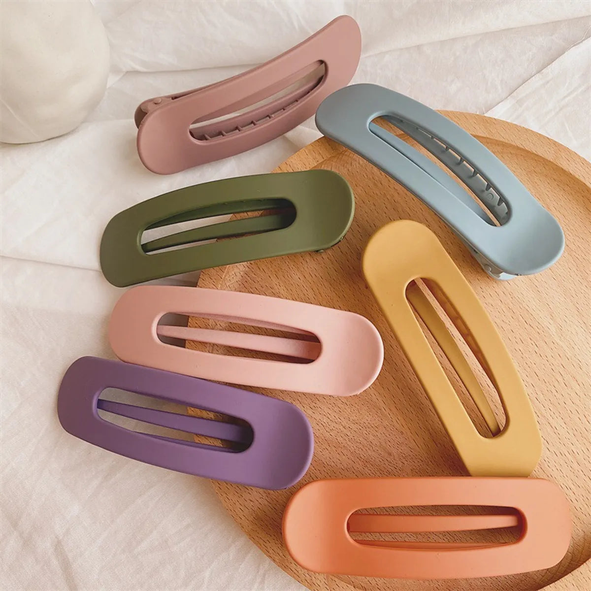 Women'S Simple Style Solid Color Plastic Hair Clip