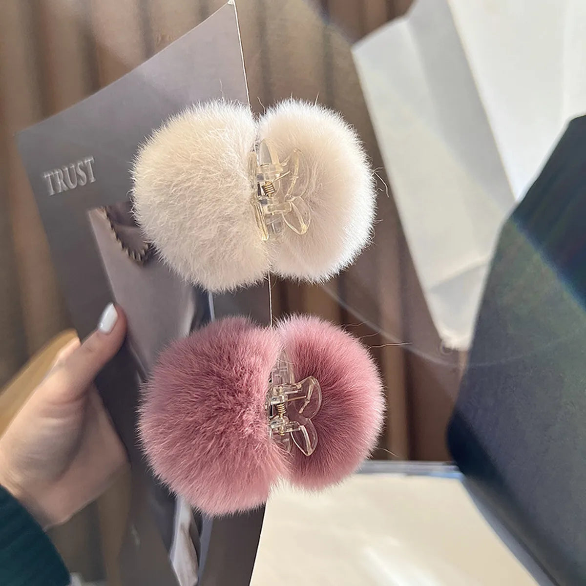 Women'S Simple Style Solid Color Rabbit Fur Hair Claws