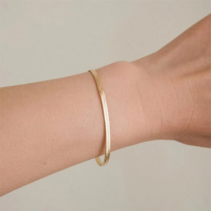 Simple Style Solid Color 304 Stainless Steel 16K Gold Plated White Gold Plated Gold Plated No Inlaid Bracelets In Bulk