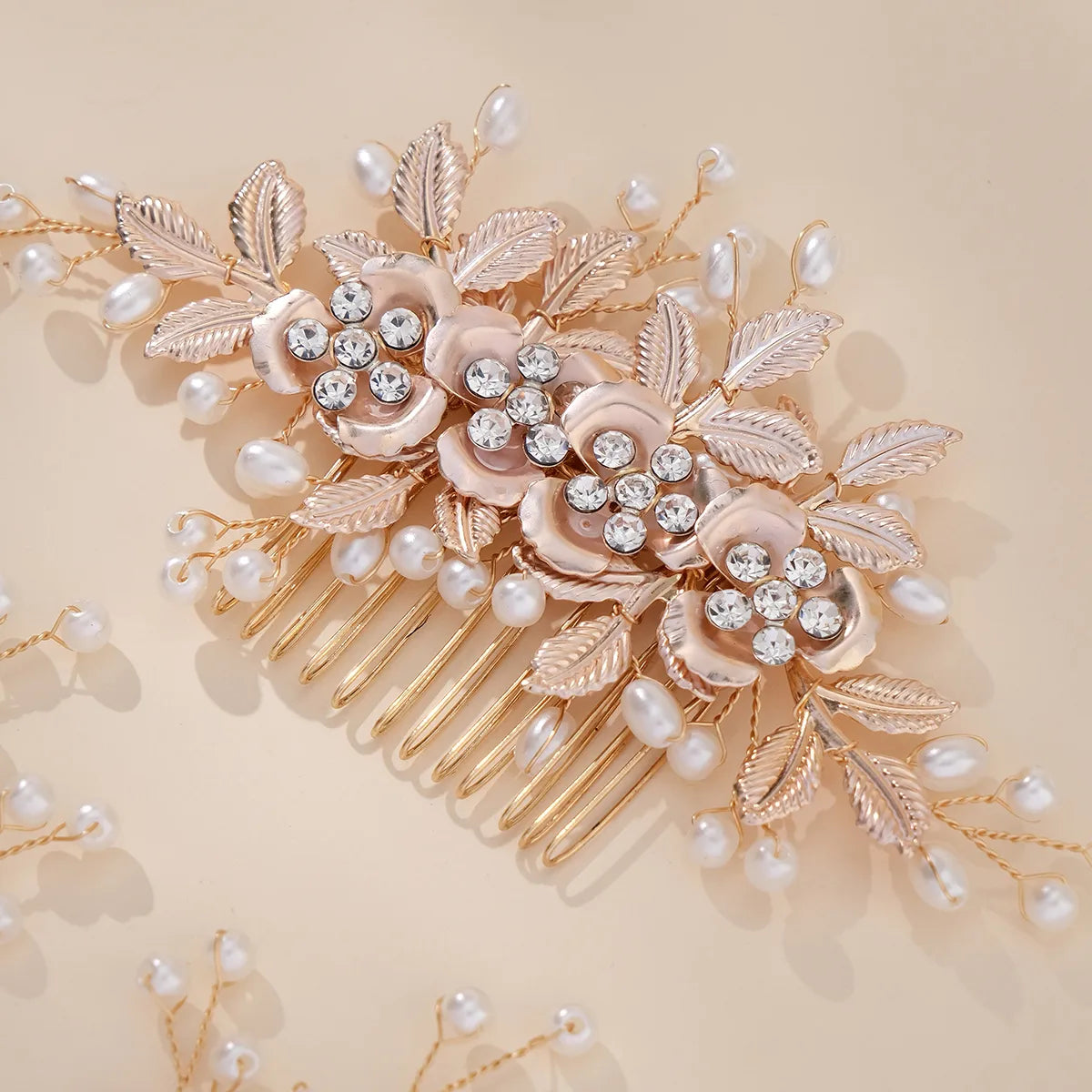 Women'S Sweet Flower Imitation Pearl Rhinestone Metal Handmade Insert Comb