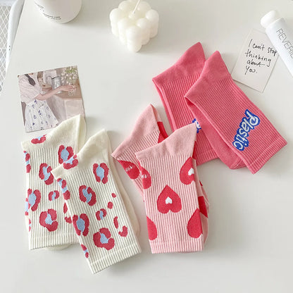 Women'S Sweet Letter Heart Shape Cotton Crew Socks A Pair