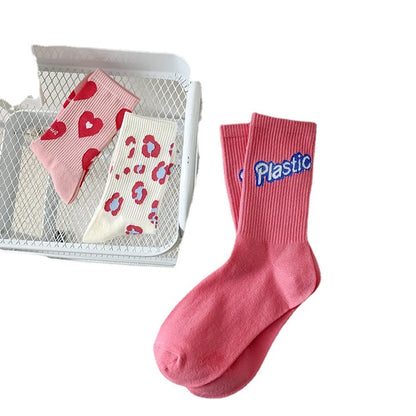 Women'S Sweet Letter Heart Shape Cotton Crew Socks A Pair