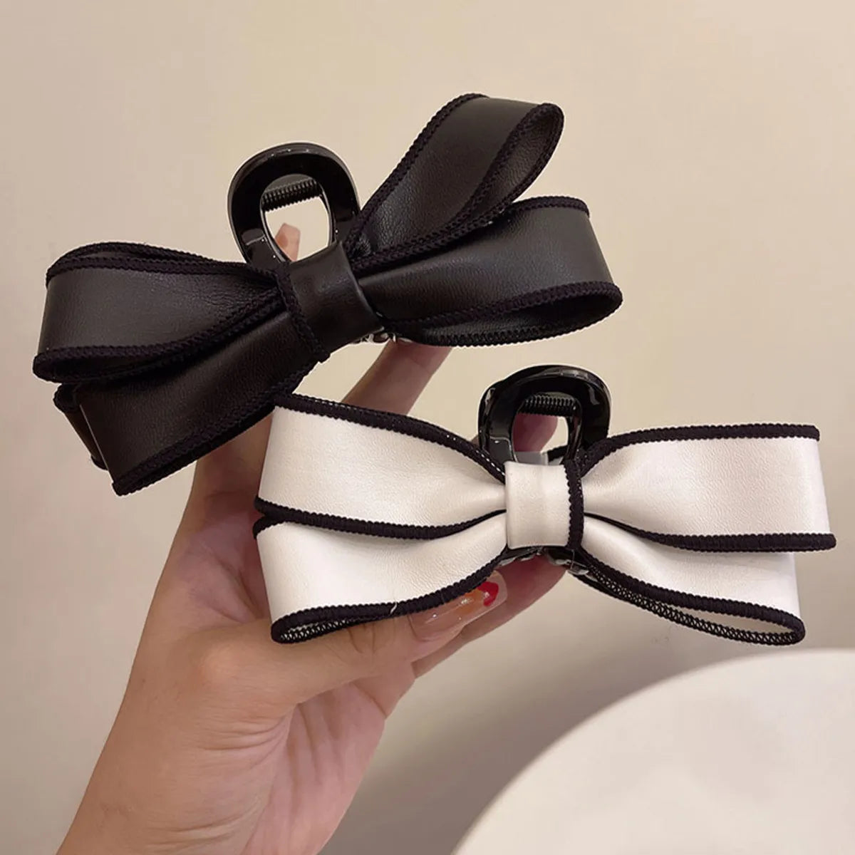 Women'S Sweet Simple Style Bow Knot Plastic Cloth Hair Claws