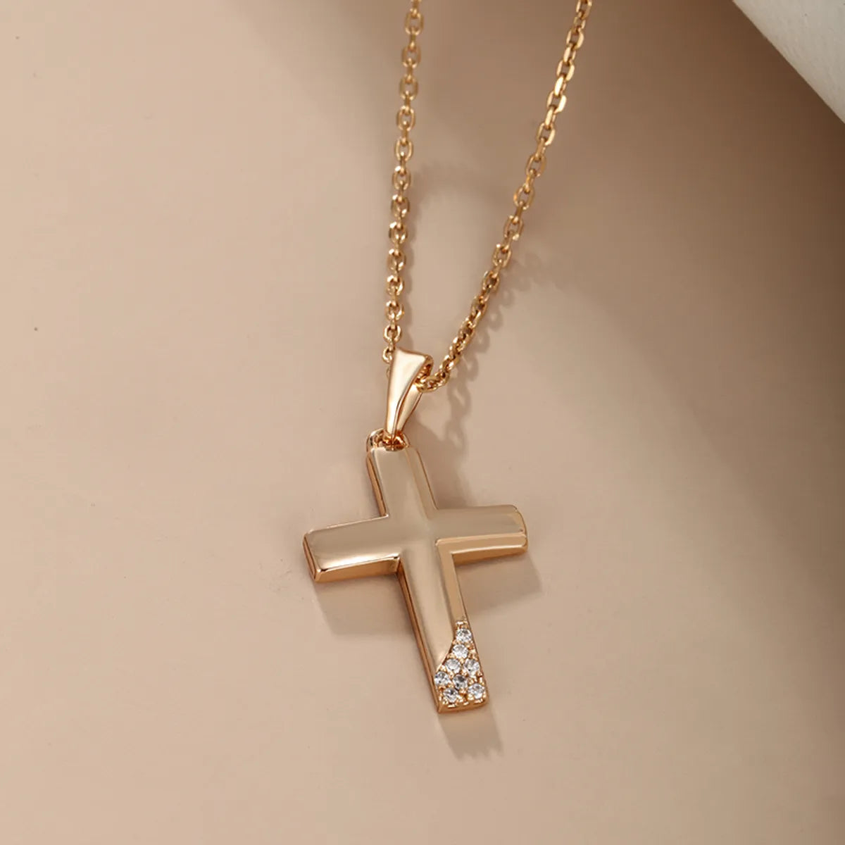 Xuping Simple Style Commute Cross Copper Alloy Plating Inlay Artificial Diamond 18k Gold Plated White Gold Plated Women'S Pendant Necklace