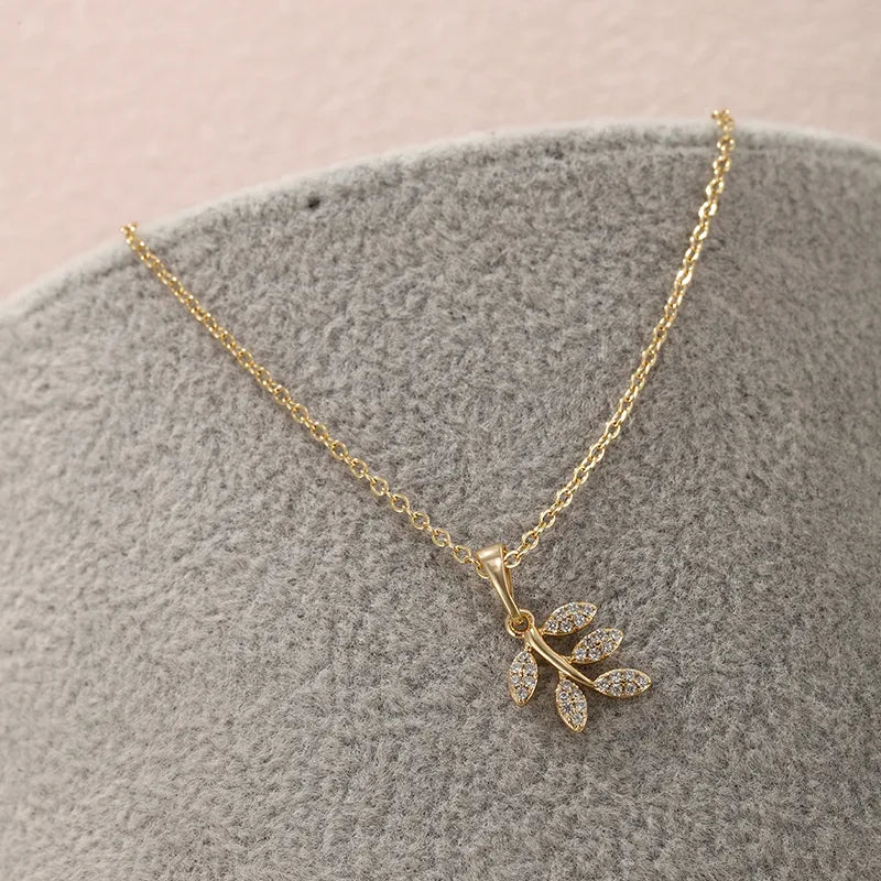 Xuping Simple Style Commute Leaf Alloy Plating 14k Gold Plated Women'S Pendant Necklace