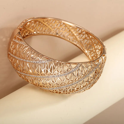 Xuping Simple Style Geometric Alloy Copper Plating Hollow Out Artificial Diamond 18k Gold Plated Women's Wide Bracelet