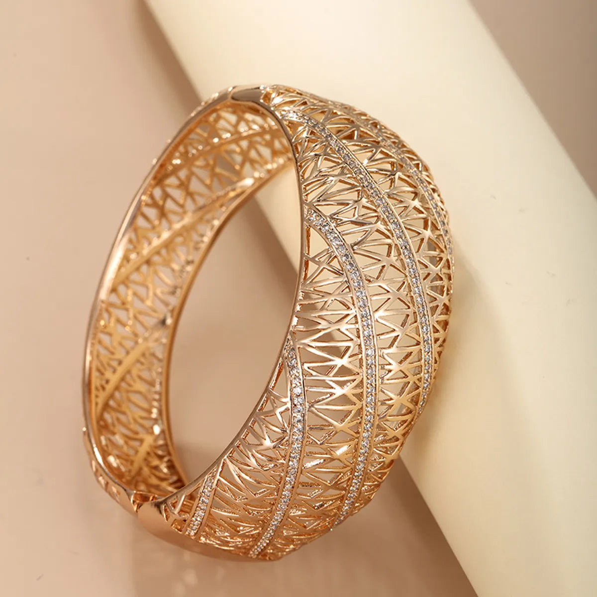 Xuping Simple Style Geometric Alloy Copper Plating Hollow Out Artificial Diamond 18k Gold Plated Women's Wide Bracelet