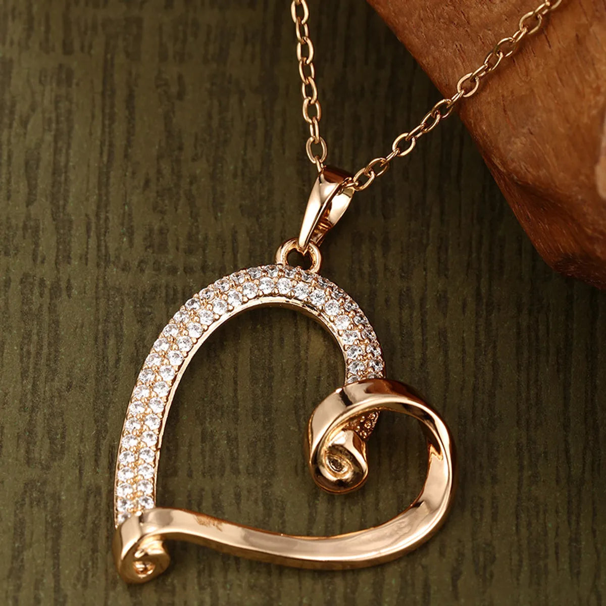 Xuping Simple Style Heart Shape Alloy Copper Alloy Plating Inlay Artificial Gemstones 18k Gold Plated White Gold Plated Women'S Pendant Necklace