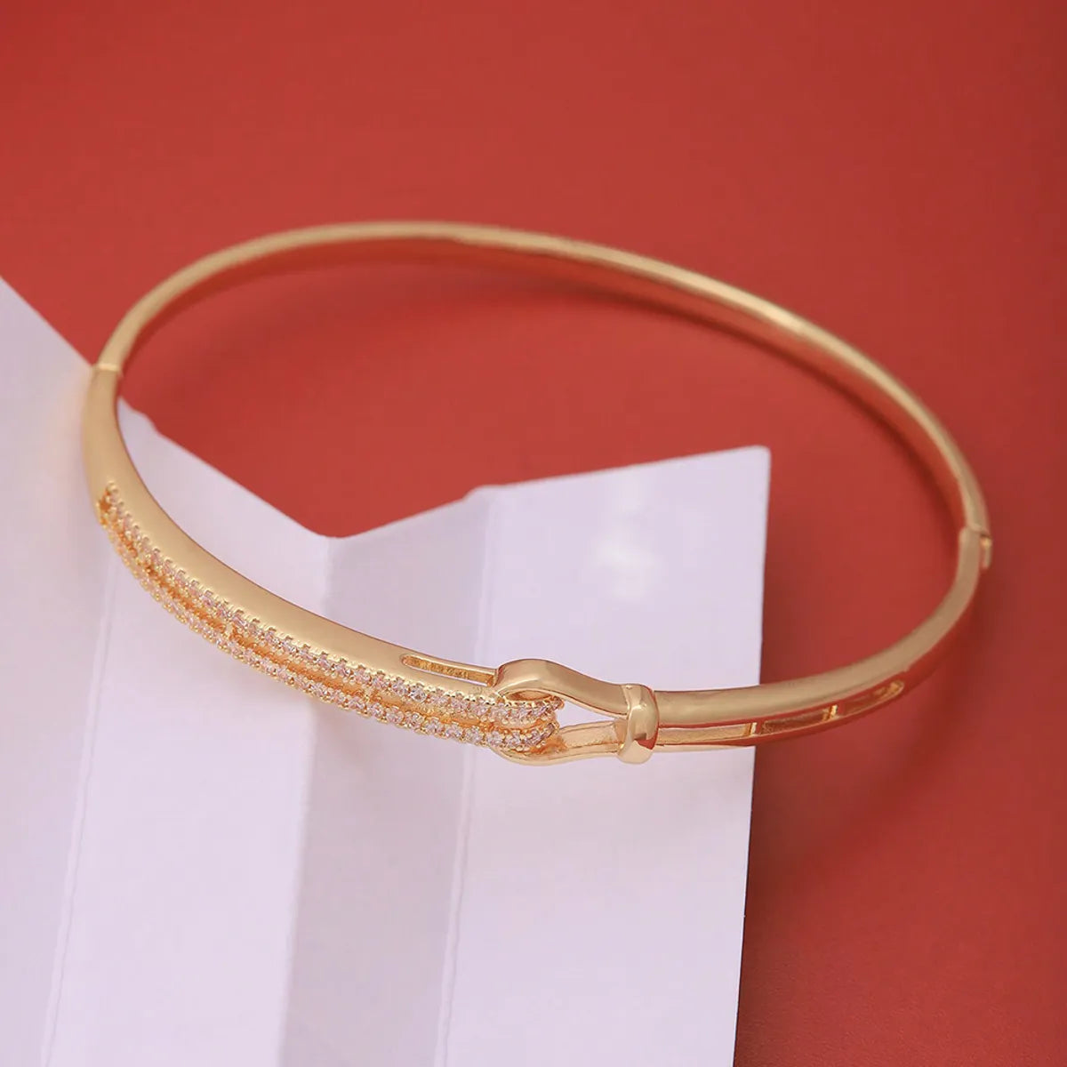 Xuping Simple Style Heart Shape Copper 18k Gold Plated Zircon Bangle In Bulk