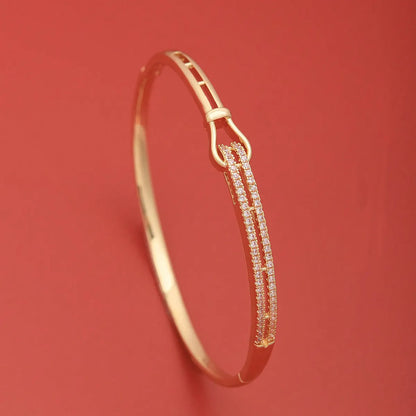 Xuping Simple Style Heart Shape Copper 18k Gold Plated Zircon Bangle In Bulk