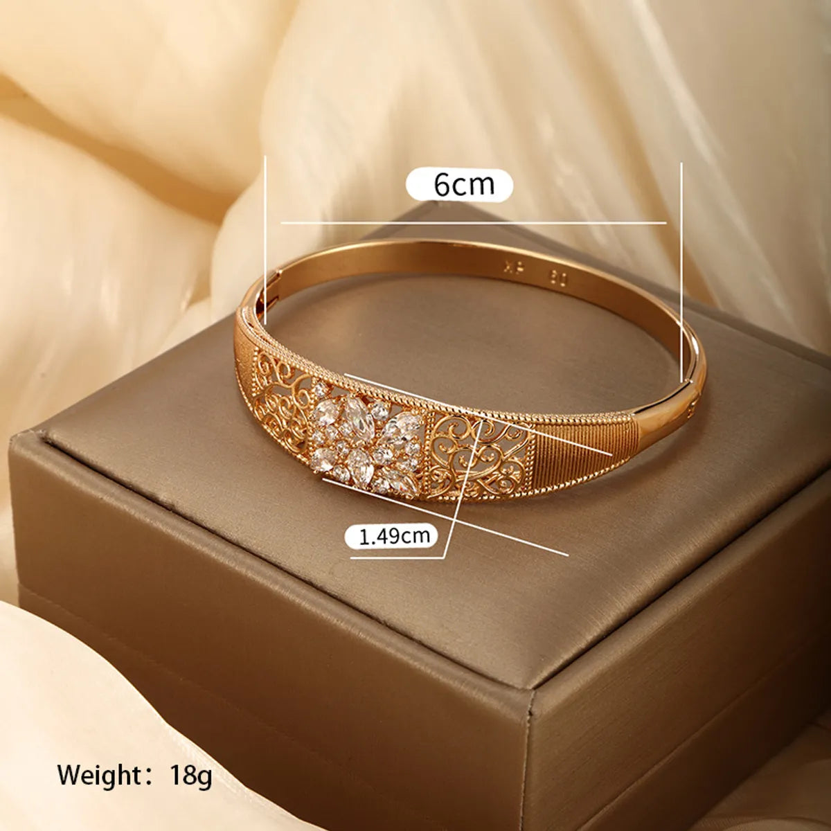 Xuping Simple Style Solid Color Alloy Plating Inlay Artificial Gemstones 18k Gold Plated Women'S Bangle