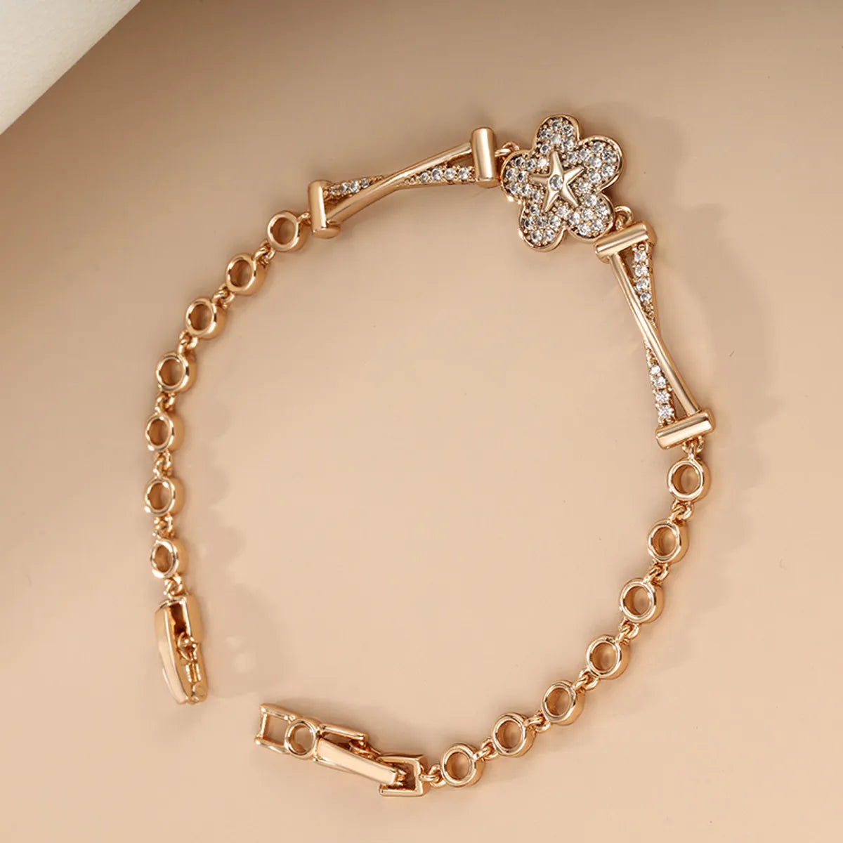 Xuping Sweet Simple Style Flower 18k Gold Plated Artificial Diamond Alloy Wholesale Bracelets