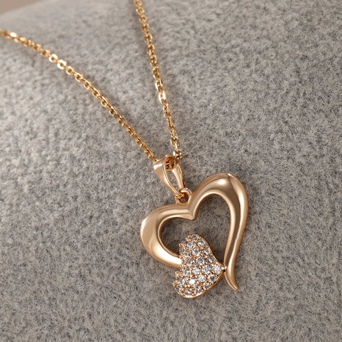 Xuping Sweet Simple Style Heart Shape Alloy Copper Alloy Plating Inlay Artificial Gemstones 18k Gold Plated Women'S Pendant Necklace